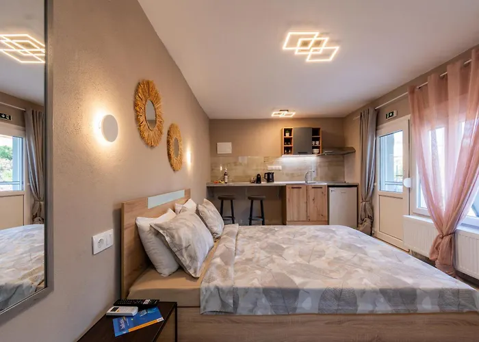 Avli Home