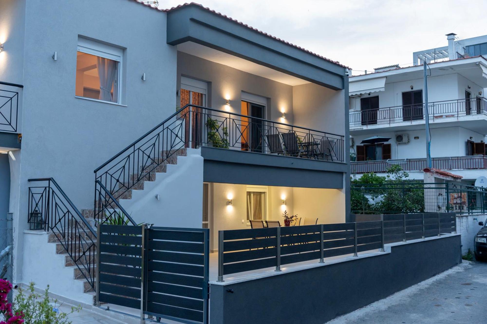 Avli Apartment Néos Marmarás