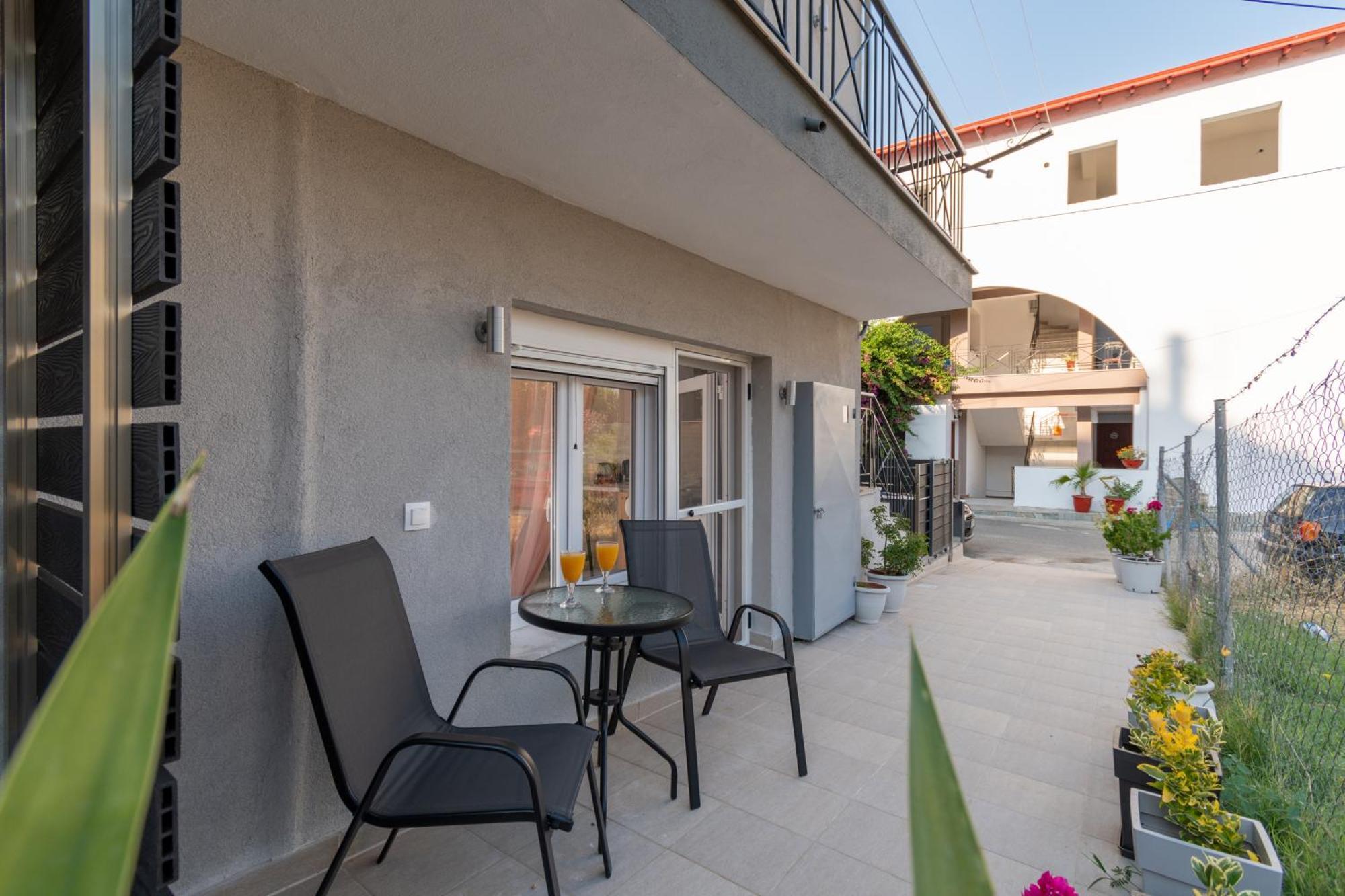 Avli Apartment
